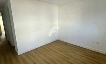 Imagem 2: Casa com 3 dormitórios sendo 1 suíte e 2 vagas de garagem - Campeche, Florianópolis/SC