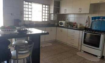 Imagem 3: Venda casa de com 3 quartos no Jardins dos Ipês