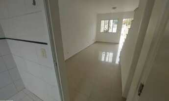 Imagem 4: Sobrado - 2 suítes com armários embutidos, quintal e 2 vagas de garagem - Jardim Esther