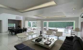 Imagem 6: Casa triplex de alto padrão disponível para venda com 570m2 de área Construída