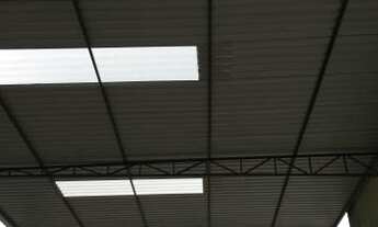 Imagem 2: Ótimo galpão de 250 m² com pé direito de 7 metros em toda extensão_Nova Iguaçu