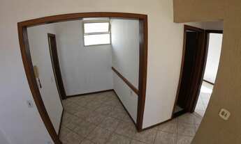 Imagem 4: Apto em predio individual n segundo andar no B. Sagrada Familia