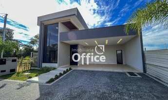 Imagem 2: Casa com 3 suítes no condomínio Gaudí com piscina