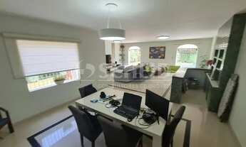 Imagem 5: Lindo sobrado com piscina em bairro tranquilo e de muita procura