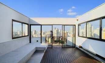 Imagem 6: Cobertura triplex para aluguel e venda possui 590 metros quadrados com 4 quartos