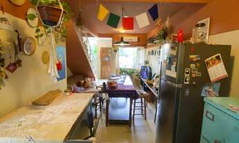 Imagem 2: Sobrado com 2 suítes e 2 vagas com paisagismo natural e quintal no Centro de Camboriú