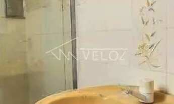 Imagem: Apartamento - / Residencial / Catete