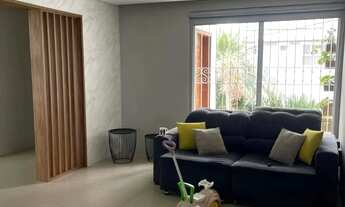 Imagem 2: Casa com 04 dormitórios sendo 01 suíte em Coqueiros em Florianópolis SC