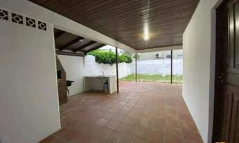 Imagem 2: BROGNOLI VENDE- Casa na quadra do mar no Centrinho dos Ingleses