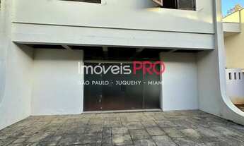 Imagem 2: De frente a uma linda praça, totalmente reformada