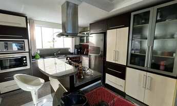 Imagem 2: Casa Alto Padrão Com 6 Suítes, à venda no Bairro Canto, em Florianópolis/SC