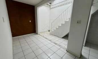 Imagem 3: Sobrado com 04 dormitórios para alugar, 160 m² por R$ 2.400,00/mês na Vila Humaitá - Santo