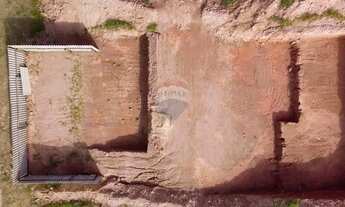 Imagem 5: Terreno à venda com terraplenagem feita, projetos aprovados, incluso ferro para o muro de