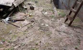 Imagem 4: Terreno murado com garagem construida para 4 carros