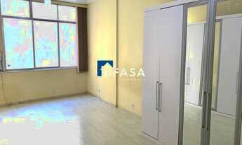 Imagem 2: CONJUGADO DIVIDIDO EM QUARTO E SALA EM COPACABANA