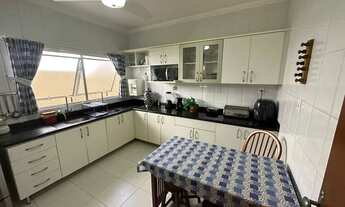 Imagem 4: Casa para aluguel e venda com 220 metros quadrados com 4 quartos