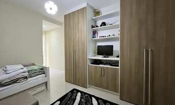 Imagem 15: Casa de condomínio para aluguel possui 350 metros quadrados com 4 quartos