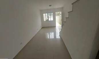 Imagem 2: Sobrado - 2 suítes com armários embutidos, quintal e 2 vagas de garagem - Jardim Esther