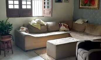 Imagem 3: Alugo casa na Josefa de Melo, 4/4, sendo 01 suíte, varanda, 02 vagas de garagem cobertas