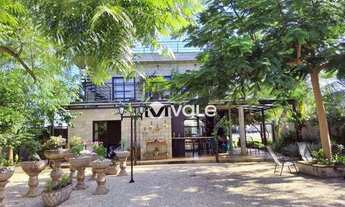 Imagem 2: Lindo sobrado de 600m² de terreno, estilo rústico com 4 quartos, terraço, rico em paisagis