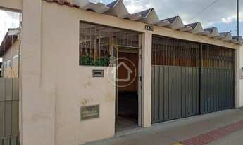 Imagem: CASA COM TERRENO AMPLO