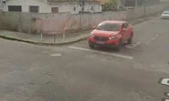 Imagem: Residência em avenida principal