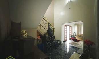 Imagem 3: Lindo Sobrado Isolado com 4 dorms 4 vagas - Piscina e Churrasqueira a carvão!