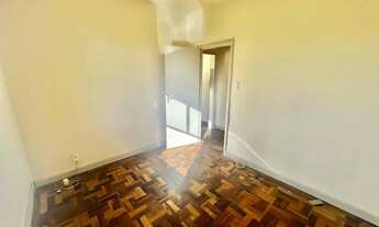 Imagem 5: Apto de 02 dorm, sala, banho, cozinha, reformado, desocupado e vaga coberta