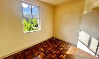 Imagem 4: Apto de 02 dorm, sala, banho, cozinha, reformado, desocupado e vaga coberta