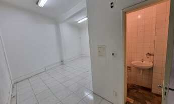 Imagem 3: Excelente conjunto de lojas no coração da Savassi, 48m², dois banheiros, pé direito elevad