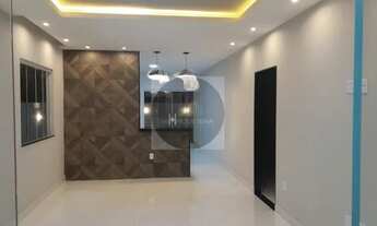 Imagem 5: Casa com amplo quintal, 03 quartos, área gourmet, garagem coberta. Condomínio fechado