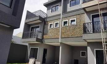 Imagem 2: Sobrado para Venda em Curitiba, Uberaba, 3 dormitórios, 1 suíte, 4 banheiros, 2 vagas