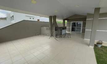 Imagem 4: Casa de condomínio para venda possui 450 metros quadrados com 4 quartos