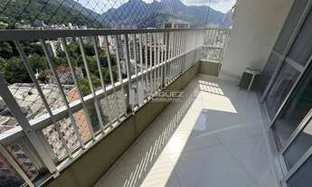 Imagem 3: Apartamento à venda na Rua Desembargador Isidro! São 3 varandas, salão, 4 quartos sendo 1