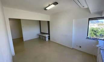 Imagem 2: SALA NO EDIFÍCIO BARRA BUSINESS COM RECEPÇÃO, BANHEIRO E VAGA DE GARAGEM NA BARRA DA TIJUC