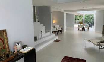 Imagem 4: Casa para aluguel e venda possui 400 metros quadrados com 3 quartos.