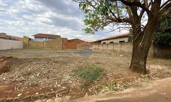 Imagem 2: Terreno no Bairro Santa Lúcia pronto para construir