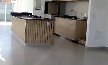 Imagem 3: Viva o Sonho no Novo Campeche: Casa Espetacular a 3 Minutos da Praia