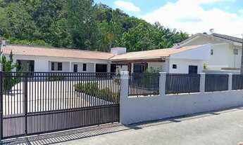 Imagem: Casa à Venda no Centro de Guabiruba (SC)