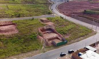 Imagem: Terreno à venda com terraplenagem feita