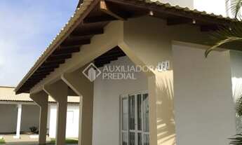 Imagem 2: Casa para venda com 270 metros quadrados com 4 quartos