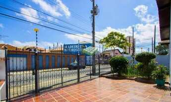 Imagem 5: Casa térrea de 150 m² de área construída, com 3 dormitórios, sendo 2 suítes, 4 vagas de ga