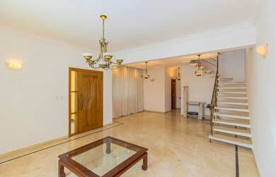 Imagem 2: Um show de casa com piscina no Bosque da Saúde!