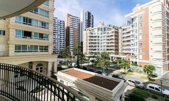 Imagem 7: Apartamento de luxo, 4 suítes, piso aquecido, 4 vagas de garagem, com 357m² de área útil à