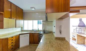 Imagem: Um show de casa com piscina no Bosque da