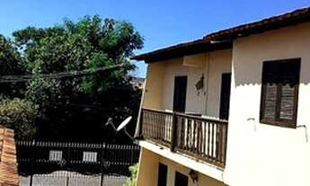 Imagem: Casa de 3 quartos ao lado de farto comércio