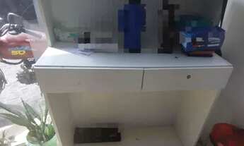 Imagem 2: Vendo um balcão e 2 expositores de esmaltes