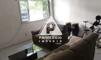 Imagem 2: Excelente apartamento com dependencia e área externa em Laranjeiras