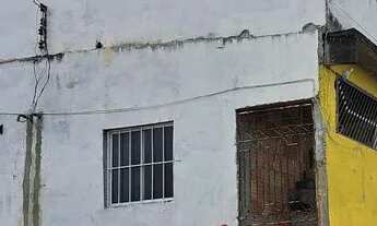 Imagem 2: Casa de dois pisos de esquina, bairro Novo Aleixo