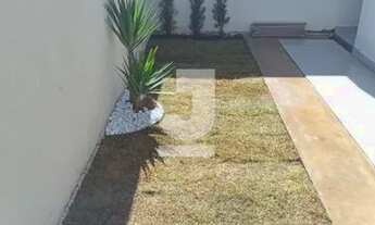 Imagem 2: Casa de condomínio térrea para venda possui 150 metros quadrados com 3 quartos